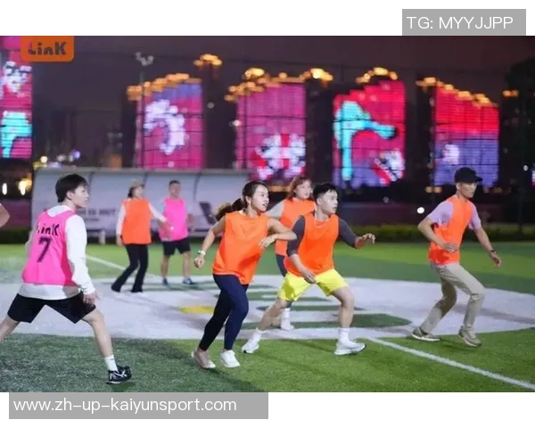 足球场不仅是用来踢球的更是团结友谊和激情碰撞的地方